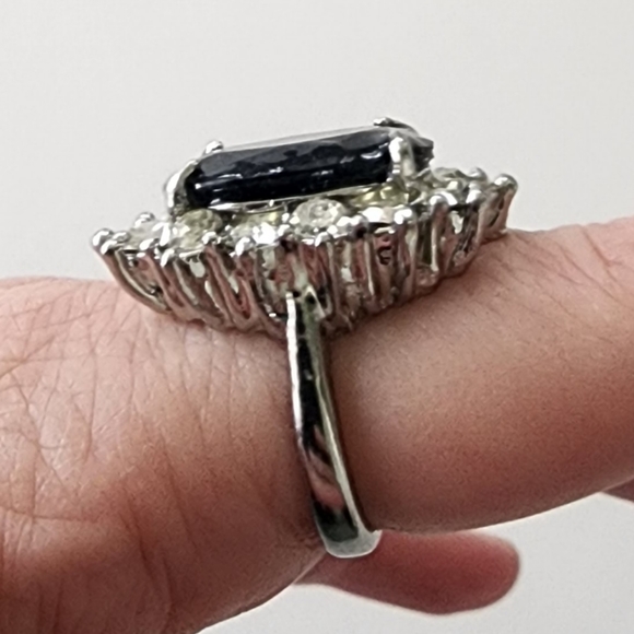 💍 Onyx & Zircon Statement Ring - Picture 3 of 5